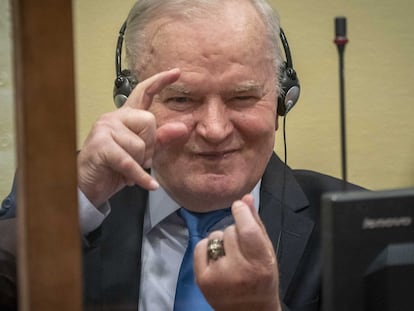 Ratko Mladic antes do anúncio da decisão da câmara de apelações no Mecanismo para os Tribunais Penais Internacionais em Haia, Holanda, nesta terça-feira.