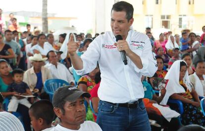 Alejandro Murat, candidato del PRI y del Verde, en San Juan Mazatl&aacute;n. 