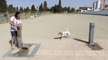 El parque construido sobre una antigua fosa en Málaga.