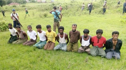 Os dez rohingyas assassinados na única chacina que o Exército birmanês admitiu ter cometido. Os jornalistas da Reuters que a investigavam estão na prisão