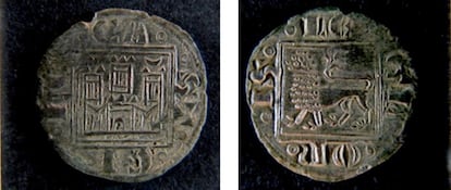 Moneda del reinado de Alfonso X hallada en el castillo de Gormaz.