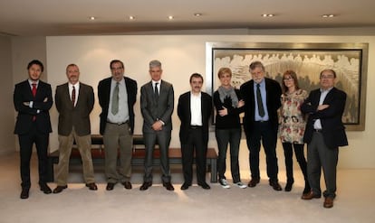 Reuni&oacute;n del jurado de los premios Ortega y Gasset: Pedro Zuazua (izda), P&eacute;rez Reverte, Gonz&aacute;lez Macho, Javier Moreno, Borja Vill&eacute;l, Mar&iacute;a Casado, Joaqu&iacute;n Estefan&iacute;a, Marisa Fl&oacute;rez y Jes&uacute;s Ceberio.
 