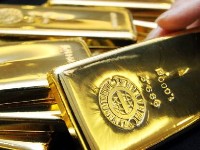 El dinero se refugia en las divisas 'blindadas', los bonos y el oro