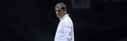 Toni Nadal, durante un entrenamiento en Par&iacute;s-Bercy.