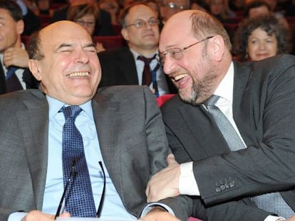 El candidato Bersani con el presidente del Parlamento Europeo, Martin Schultz, (derecha) en Turin este s&aacute;bado.