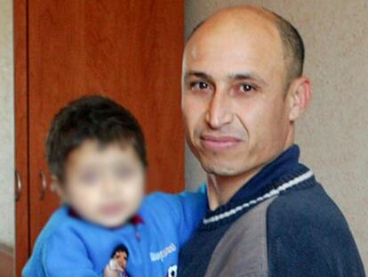 Mohammed A., el supuesto verdugo, en su casa de Valls.