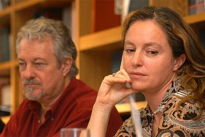 Irina Brook, con el gerente del Festival de Otoño, José Manuel Gorospe, ayer en Madrid.