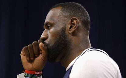 LeBron James durante el entrenamiento en la NBA All-Star Game