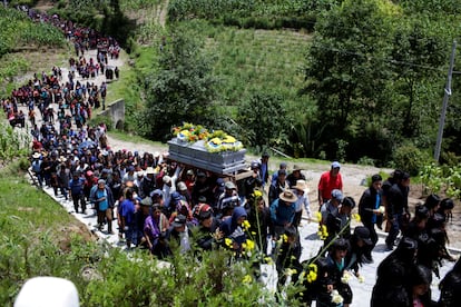 Funeral de Pascual Melvin Guachiac, de 13 años, en el poblado de Tzucubal, en Nahuala, Guatemala, el 16 de julio de 2022.