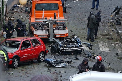 El vehículo, un Peugeot 306, se encontraba aparcado en la esquina de la calle Ondategi con Santiago Zabala, en el barrio de bilbaíno de Neguri, una calle paralela a Manuel Smith, donde el comunicante dijo que iba a estallar la bomba. El coche había sido robado horas antes en el monte de Artxanda por varios miembros de la banda terrorista que amenazaron a su propietario y lo dejaron atado a un árbol en zona conocida como El Vivero.