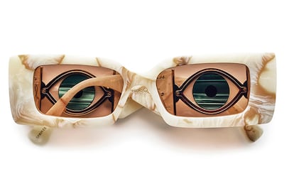 Las gafas están disponibles en tres colores y prometen convertirse en objeto de deseo instantáneo.