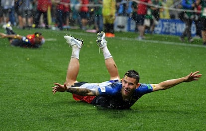 Lucas Hernández celebra la victoria de Francia en la Copa del Mundo de Fútbol.