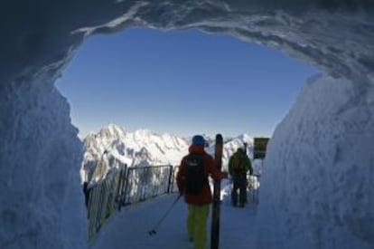 Esquiadores en la Aiguille du Midi, en los Alpes franceses.