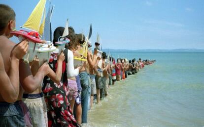 'Don’t Cross the Bridge before you get to the River' (No cruzarás el puente antes de llegar al río). Francis Alÿs