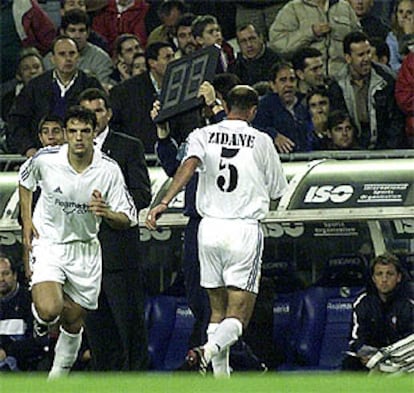 Morientes entra en el campo en sustitución de Zidane.