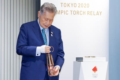 El presidente del comité organizador de Tokio 2020, Yoshiro Mori, en la ceremonia de exhibición de la llama olímpica en el Museo Olímpico de Japón en Tokio.