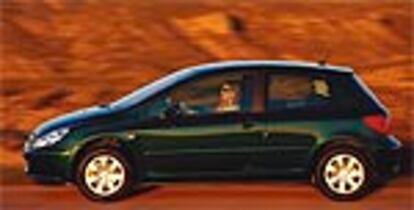 Una propuesta innovadora. El Peugeot 307 es el mejor coche de 2002, según el criterio de los especialistas de motor de <i>El Viajero. </i>Un familiar que combina diseño, seguridad y amplitud interior.