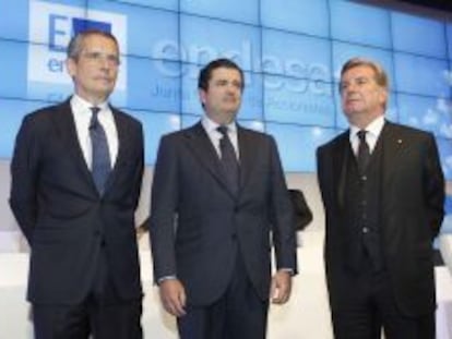 El consejero delegado de Endesa, Andrea Brentan; su presidente, Borja Prado, y el consejero delegado de Enel, Fulvio Conti. 