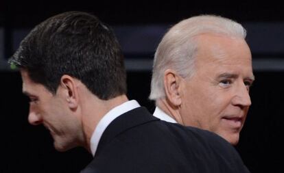 De izquierda a derecha, el candidato republicano Paul Ryan y el vicepresidente de EE UU, Joe Biden.
