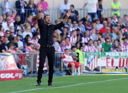 Diego Simeone en la banda