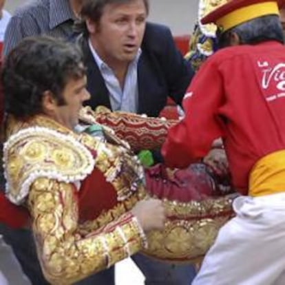 El torero José Tomás tras recibir la cornada en México.