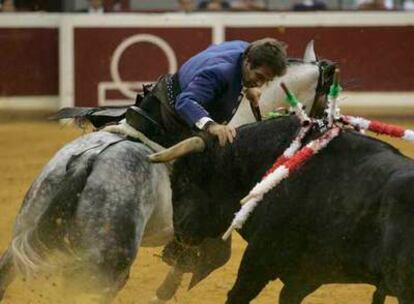 El rejoneador Pablo Hermoso de Mendoza, ayer en su segundo toro.