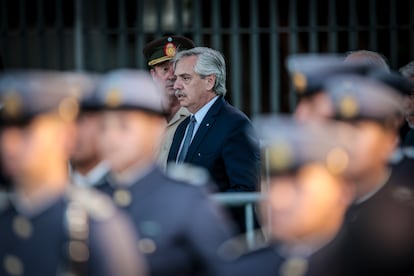 El presidente argentino Alberto Fernández, participa hoy en la inauguración de un monumento en conmemoración de las Islas Malvinas al cumplirse 190 años de la ocupación de las mismas, en Buenos Aires (Argentina).