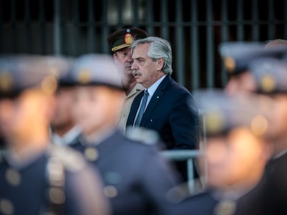 El presidente argentino Alberto Fernández, participa hoy en la inauguración de un monumento en conmemoración de las Islas Malvinas al cumplirse 190 años de la ocupación de las mismas, en Buenos Aires (Argentina).