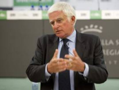 El consejero delegado de Mediaset España, Paolo Vasile, en un momento de la conferencia que ha pronunciado dentro de los actos del festival de cine y televisión de Vitoria FesTVal. EFE/Archivo