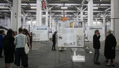 Una exposició al pavelló Victòria Eugènia.