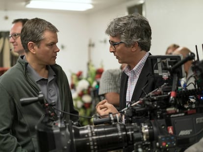 Alexander Payne, con Matt Damon en el rodaje de 'Una vida a lo grande'.