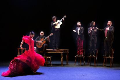 Olga Pericet durante la representación de su obra La espina que soñó con ser flor o la flor que soñó con ser bailaora.