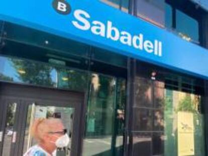 Sabadell ficha a González-Bueno para sustituir a Guardiola y suspenderá las funciones ejecutivas a Oliu