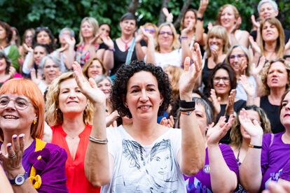 Marta Rovira (centro), a su llegada a la Asamblea Nacional de Mujeres de ERC, que se celebra este sábado en Olessa de Montserrat (Barcelona).