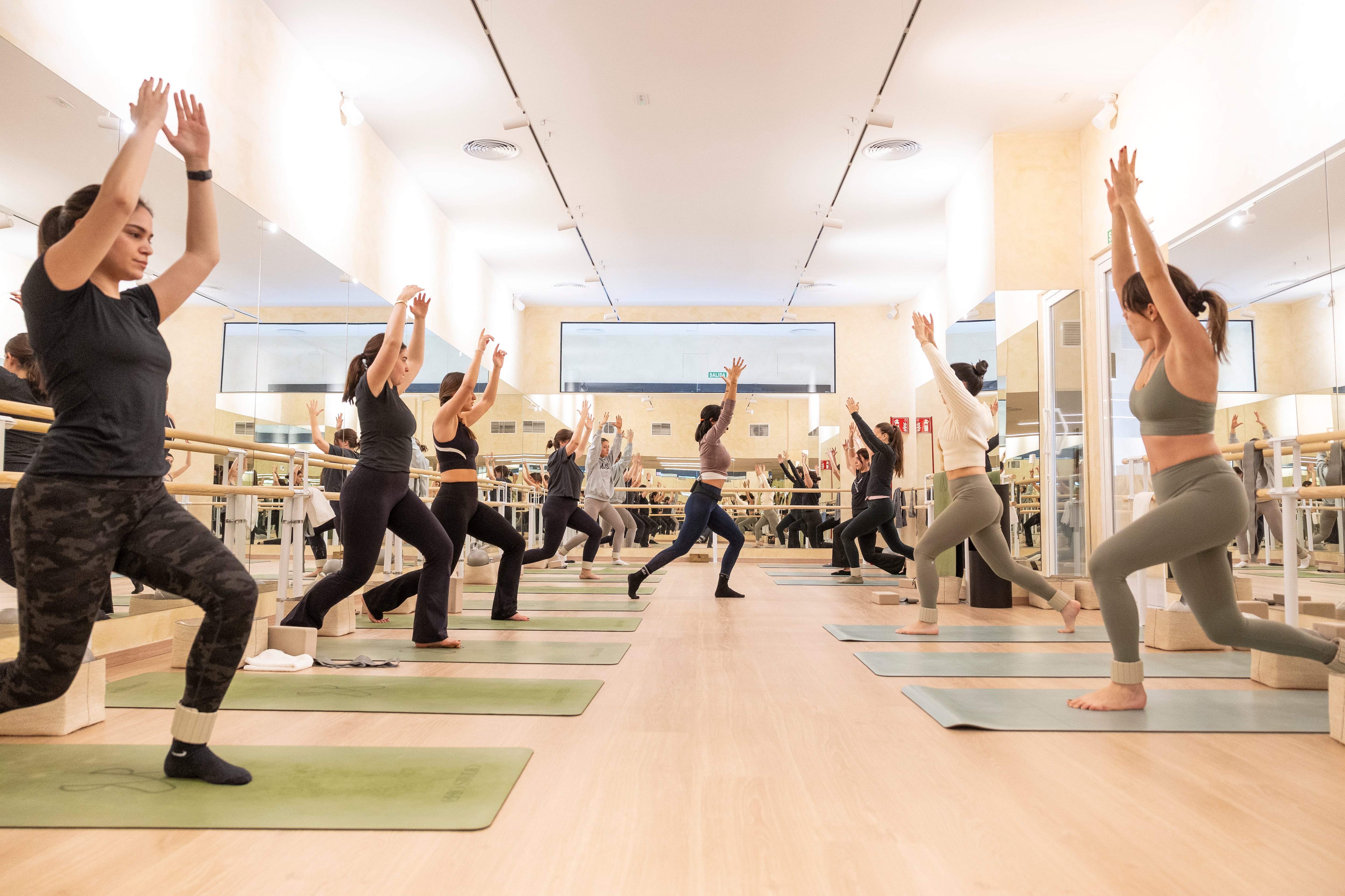Una clase de barre en el local de EsBarré en Trafalgar.