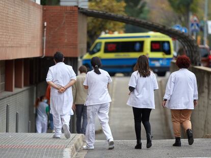 Sanitarios en el Hospital Trueta de Girona.