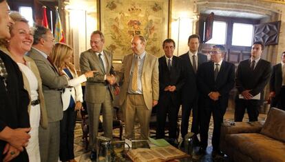 Alberto Fabra recibe a la delegación de la Comisión de Control Presupuestario del Parlamento Europeo en el Palau.