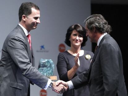 El Príncipe de Asturias entrega uno de los Premios Codespa al presidente de Acciona, José Manuel Entrecanales