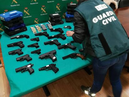 Armas incautadas en la operación.