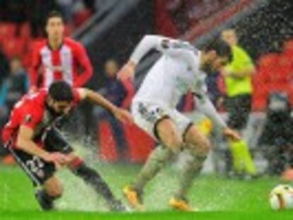 Un solitario gol de Raúl García concede una ventaja mínima al conjunto de Valverde en el cruce con el Valencia