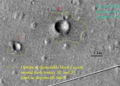 Una imagen distribuida por la Agencia Espacial Europea muestra los dos cráteres marcianos donde podría estar atrapada la sonda europea.