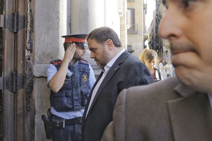 El vicepresident de la Generalitat i conseller d'Economia, Oriol Junqueras, arriba al Palau de la Generalitat.