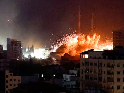 Explosiones durante los ataques israelíes sobre Gaza.
