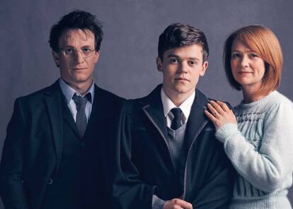 Harry Potter y su familia en la obra de teatro.