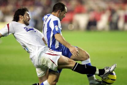 Con nueve jugadores sobre el campo, el Sevilla llegó a acorralar al Deportivo, que en ocasiones pareció hasta algo avergonzado por haber ganado de esa manera.