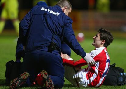 Bojan se duele durante el partido ante Rochdale.