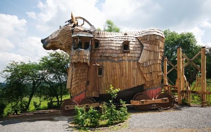 La habitación Caballo de Troya del hotel Ballade des Gnomes, en Heyd (Bélgica).