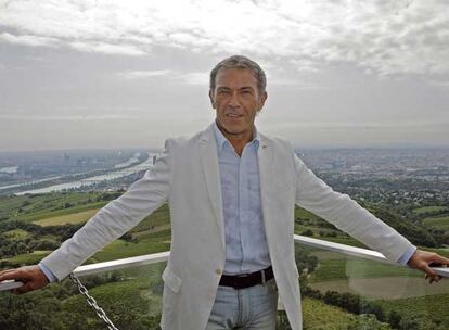 El presidente de la región austriaca de Carintia, Jörg Haider, tras una conferencia de prensa celebrada el jueves en Viena.