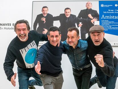 De izquierda a derecha, el actor Ginés García-Milán, el dramaturgo Juan Mayorga y los actores José Luis García-Pérez y Daniel Albadalejo posan en la presentación de 'Amistad', el pasado 20 de enero.