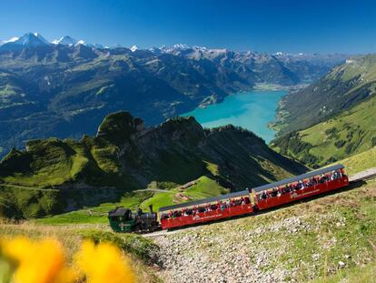 Tren de montaña Brienz Rothorn, en los Alpes Suizos.